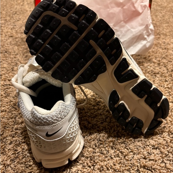 Nike Air Zoom Vomero 5 Bowerman Series Photon Dust - Picture 5 of 7